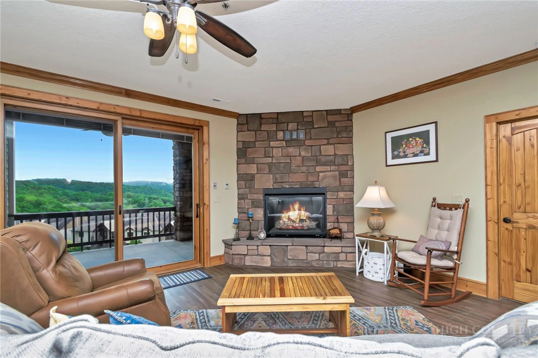 Image number 11 for the current listing