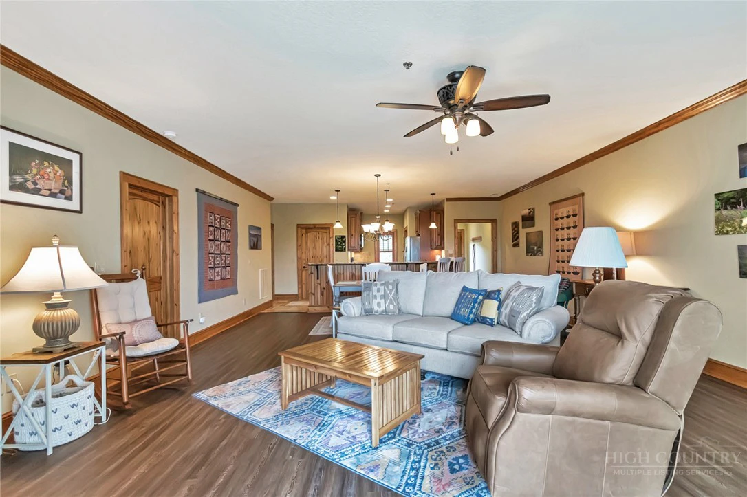 Image number 13 for the current listing