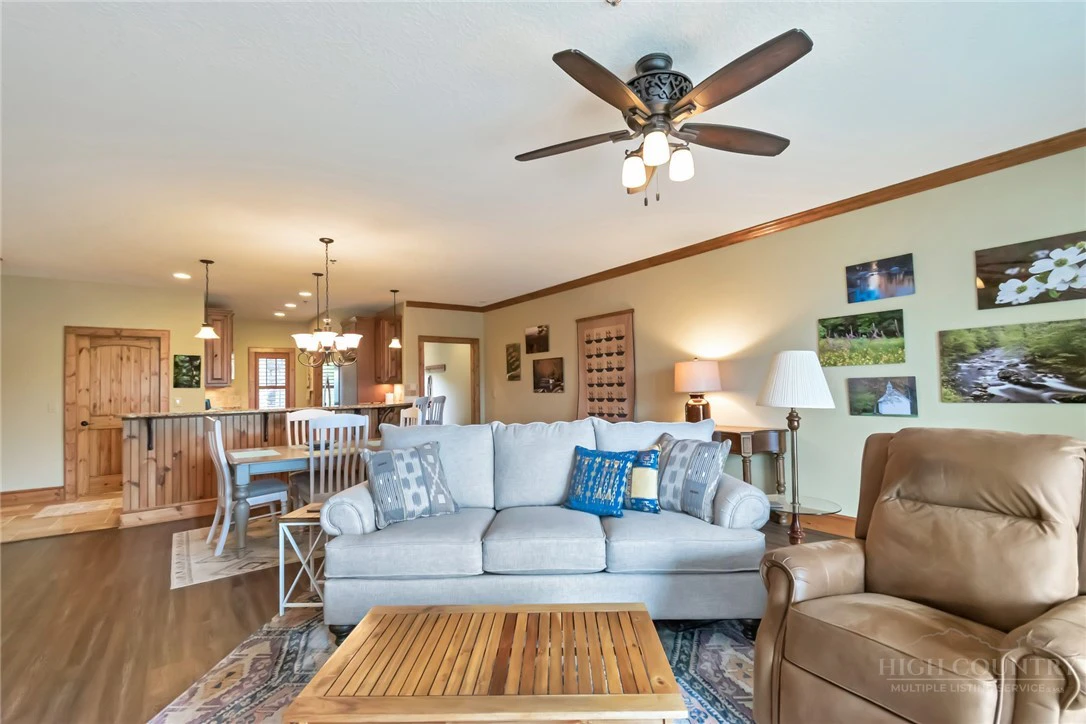 Image number 14 for the current listing