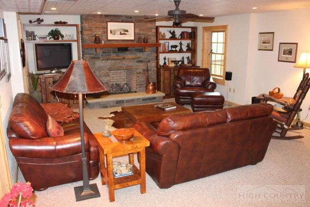 Image number 9 for the current listing