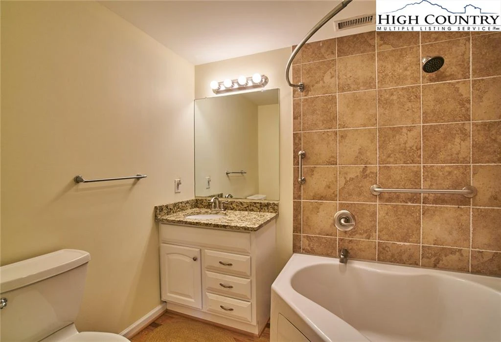 Image number 4 for the current listing