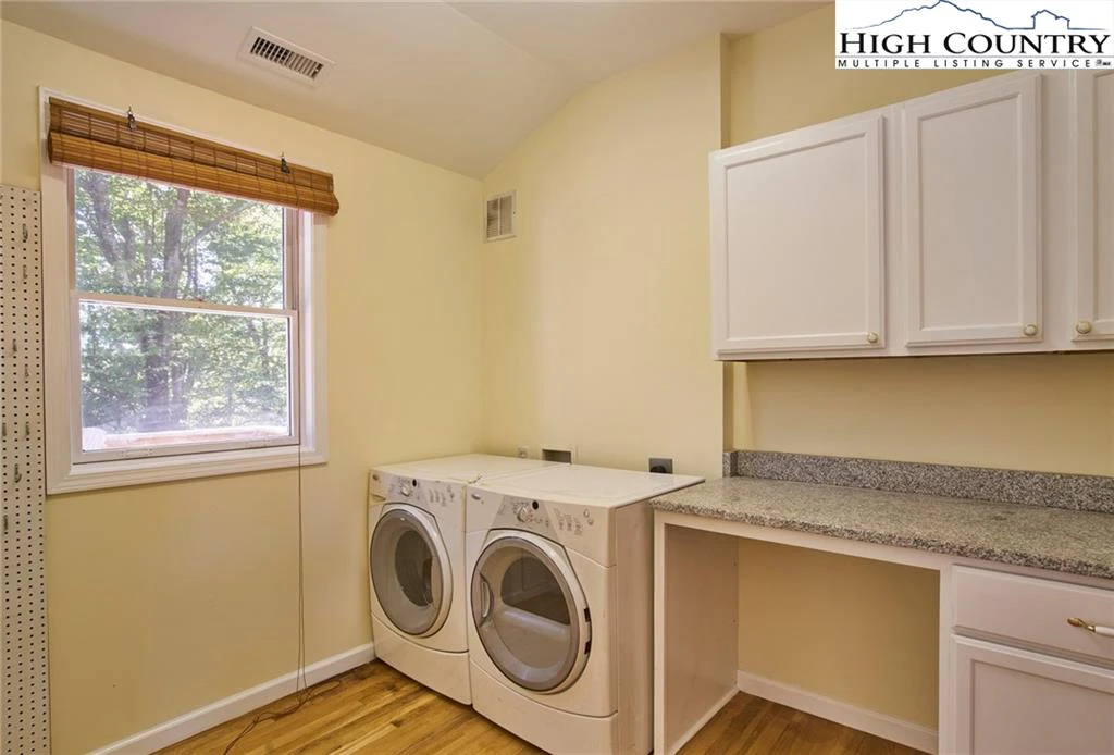 Image number 5 for the current listing