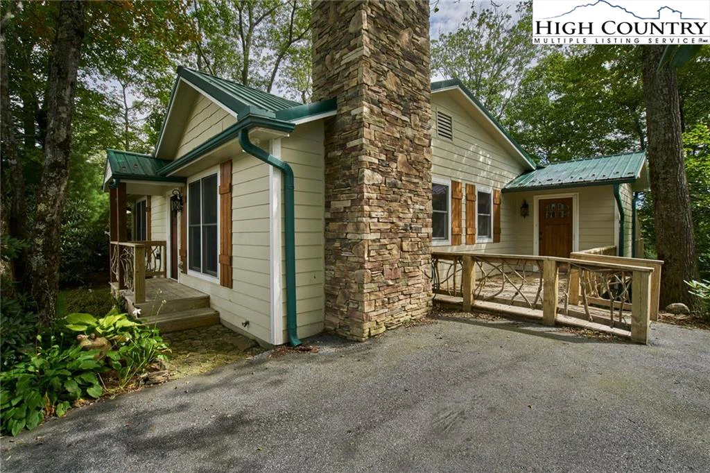 Image number 15 for the current listing
