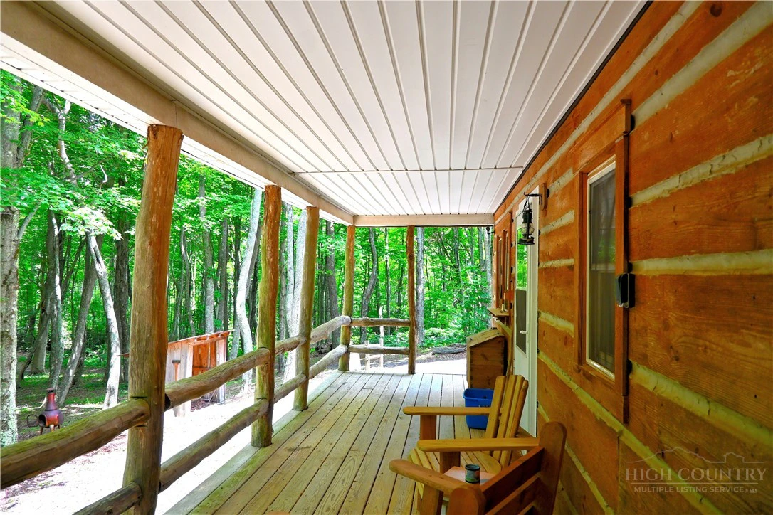 Image number 16 for the current listing