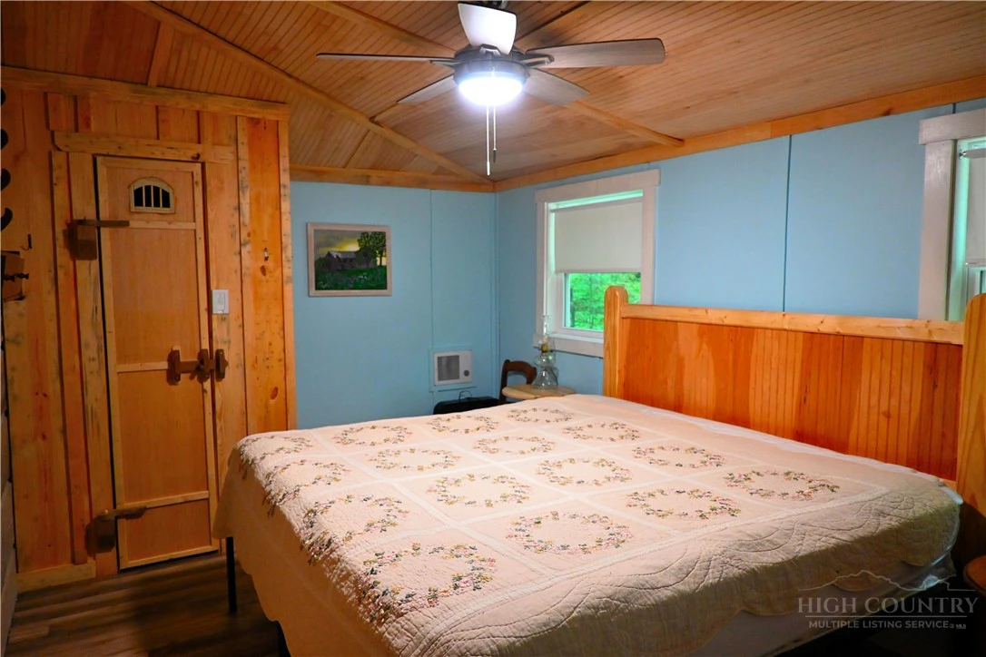 Image number 20 for the current listing