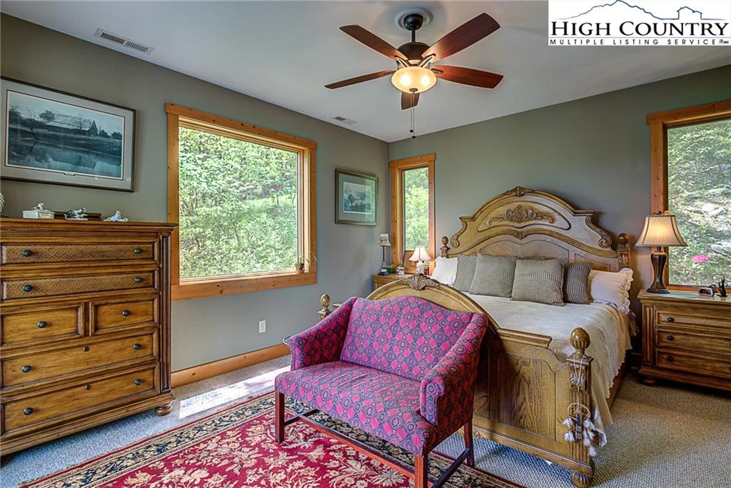 Image number 3 for the current listing