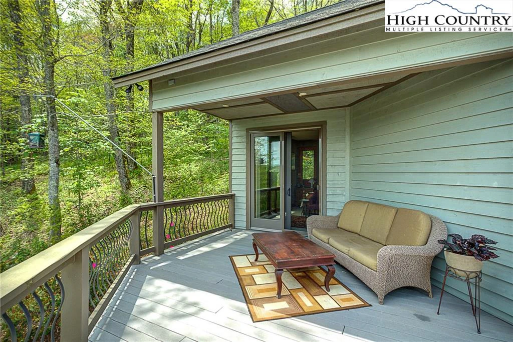 Image number 8 for the current listing