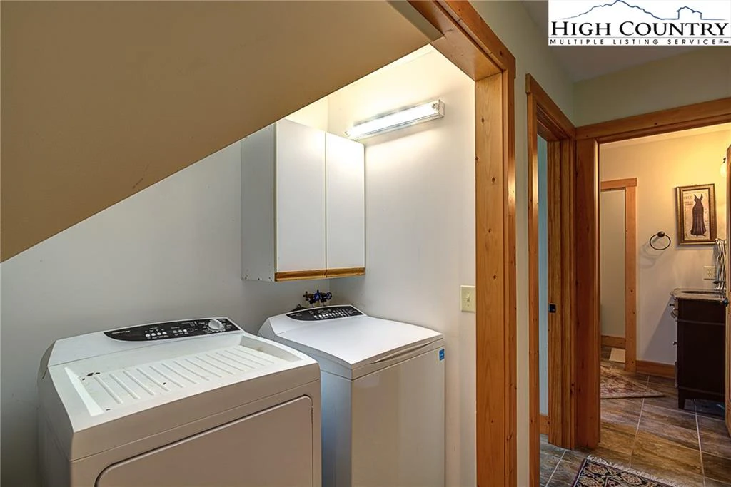 Image number 11 for the current listing