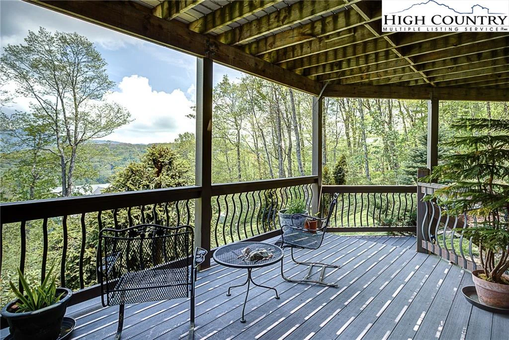 Image number 14 for the current listing