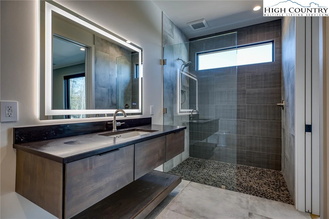 Image number 7 for the current listing