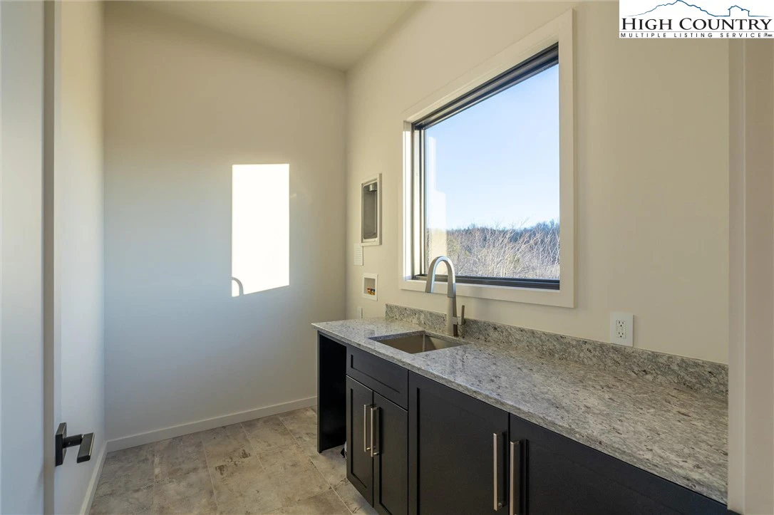 Image number 8 for the current listing