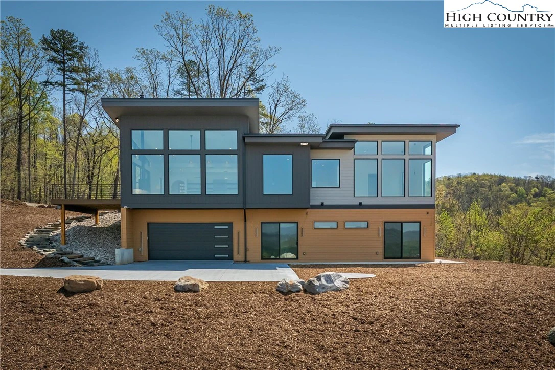 Image number 11 for the current listing