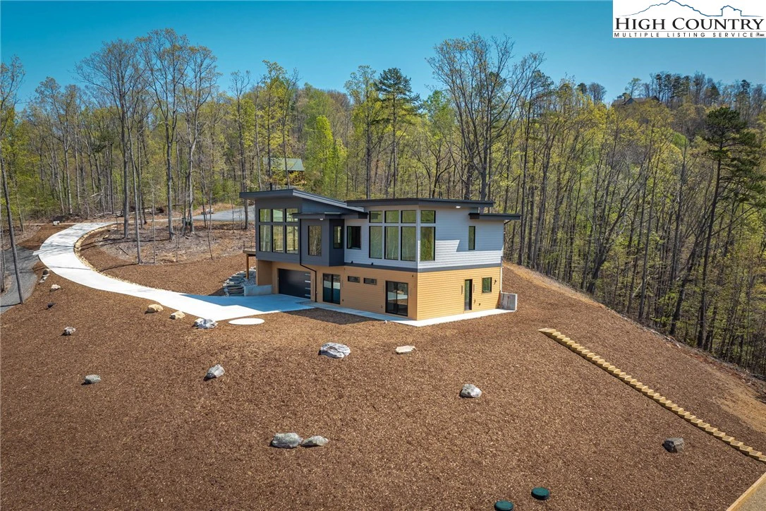Image number 12 for the current listing