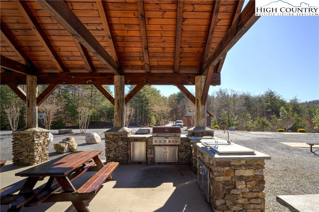 Image number 19 for the current listing
