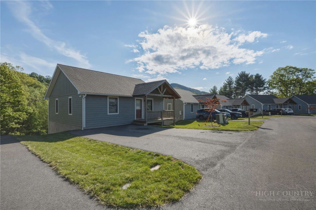 Image number 9 for the current listing