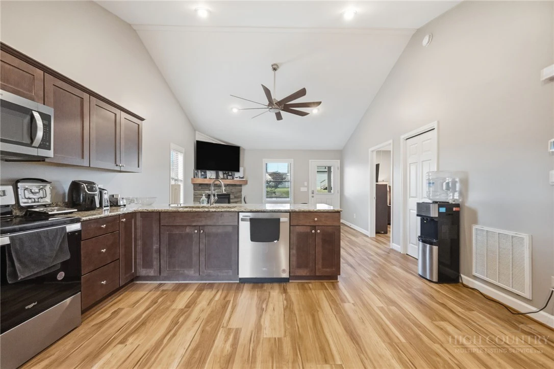 Image number 11 for the current listing
