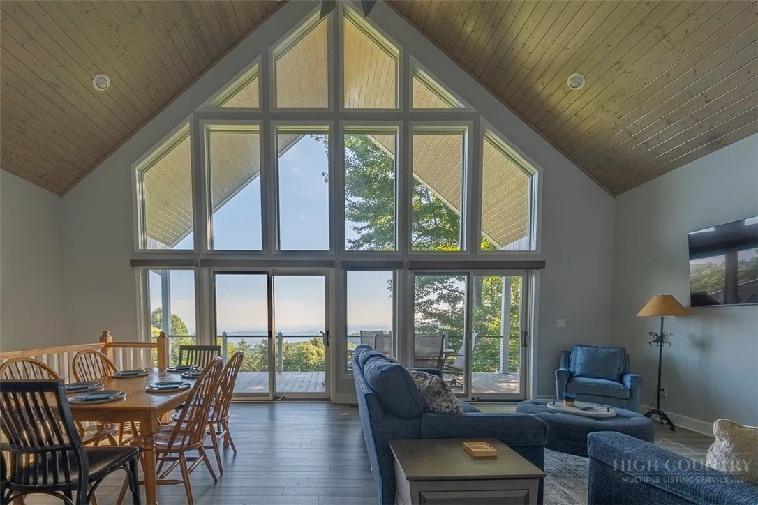 Image number 1 for the current listing