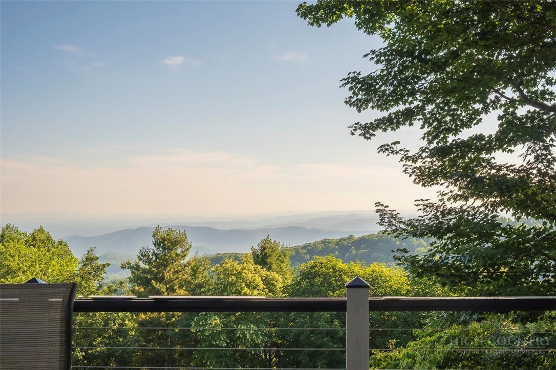 Image number 3 for the current listing
