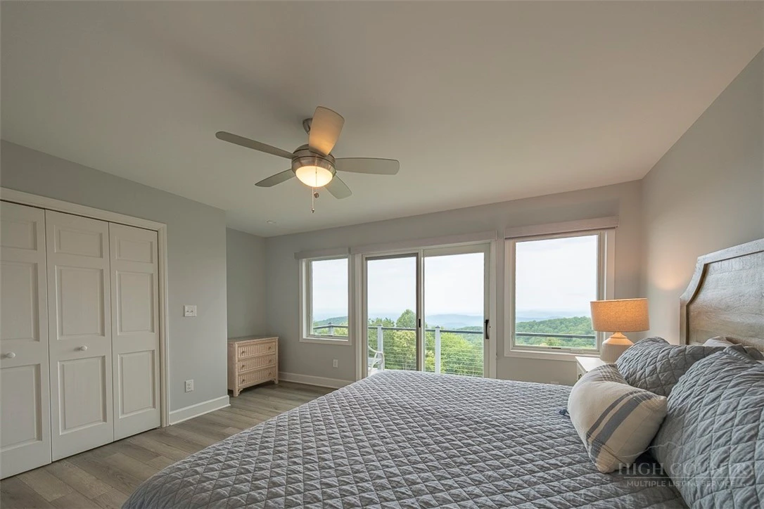 Image number 18 for the current listing