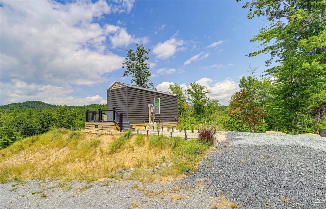 Image number 2 for the current listing