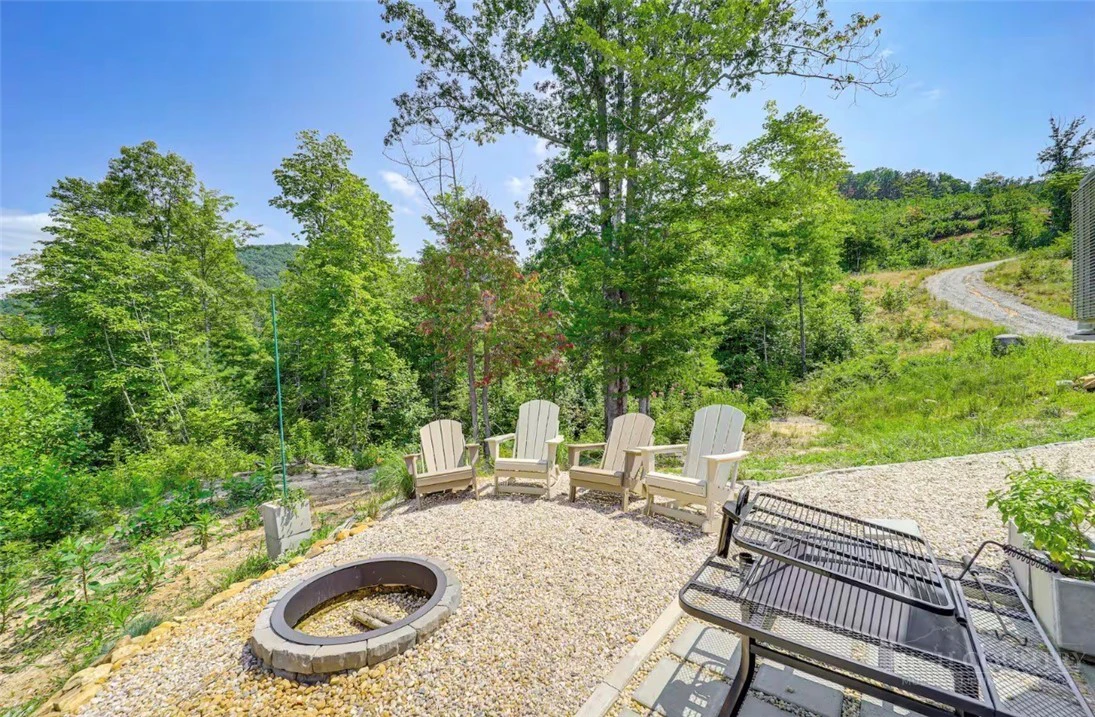 Image number 17 for the current listing