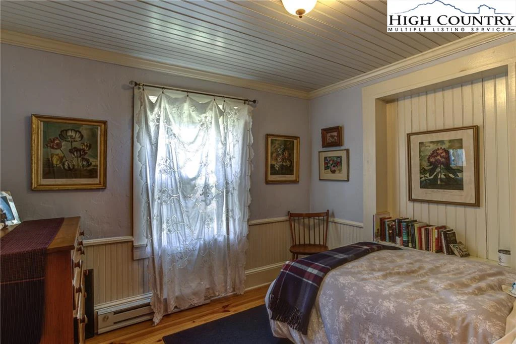 Image number 13 for the current listing