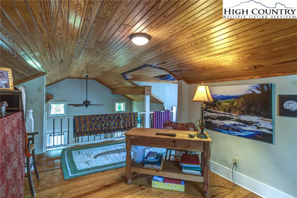 Image number 3 for the current listing