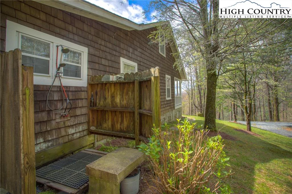 Image number 15 for the current listing