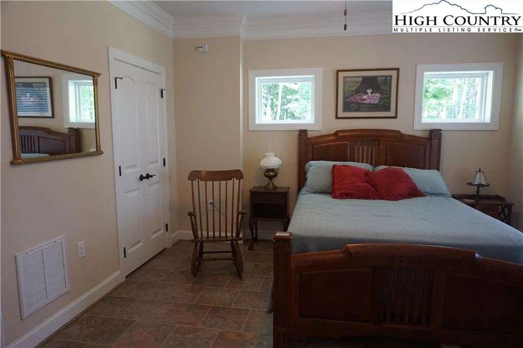 Image number 7 for the current listing