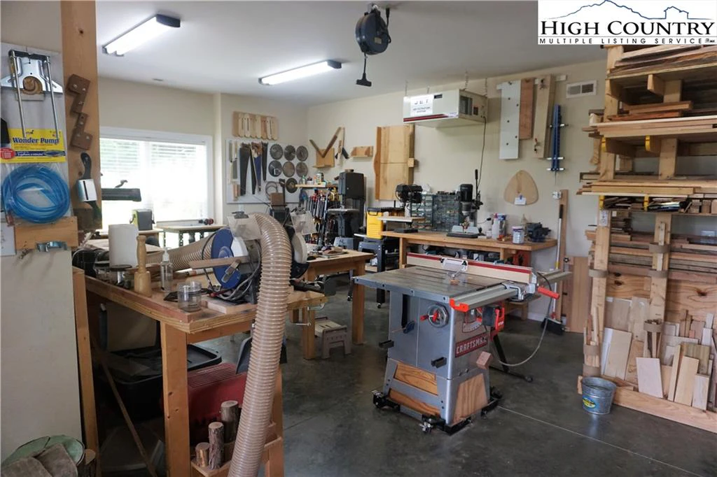 Image number 12 for the current listing