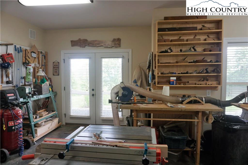 Image number 13 for the current listing