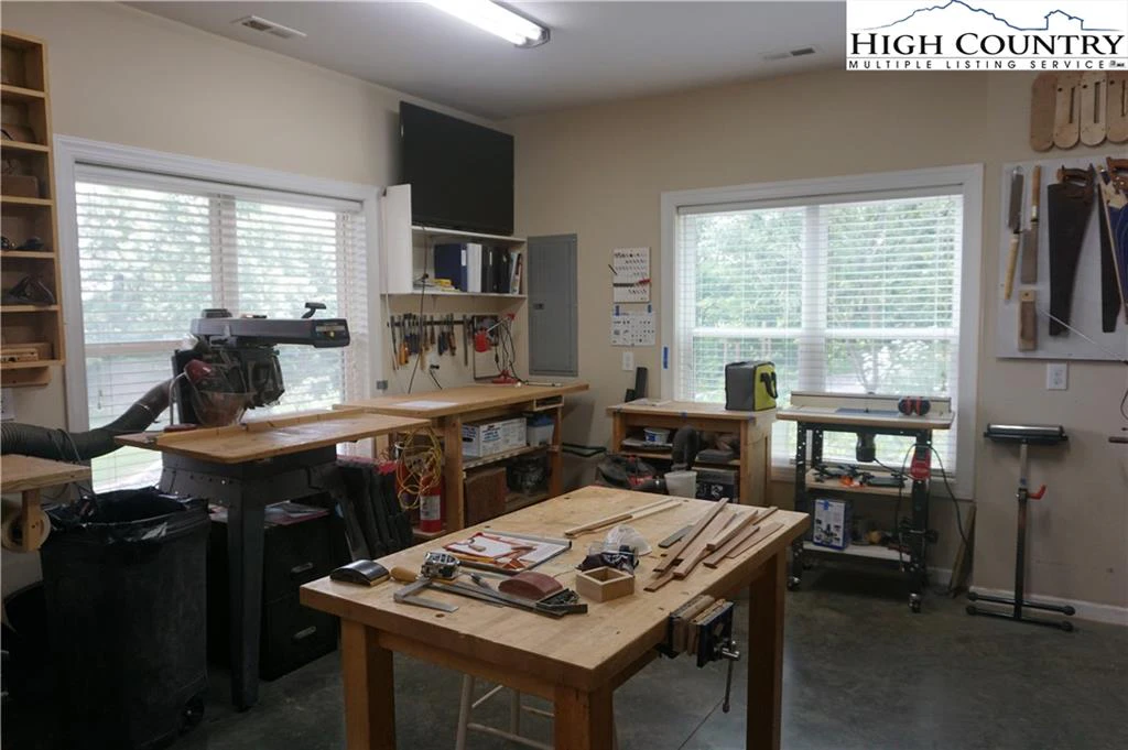 Image number 2 for the current listing