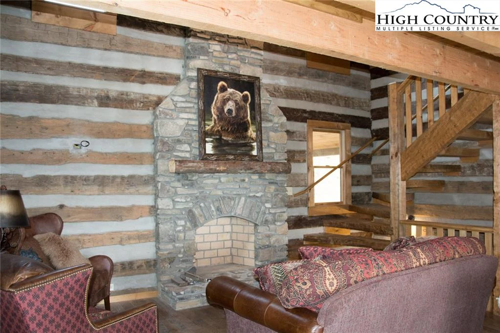 Image number 4 for the current listing