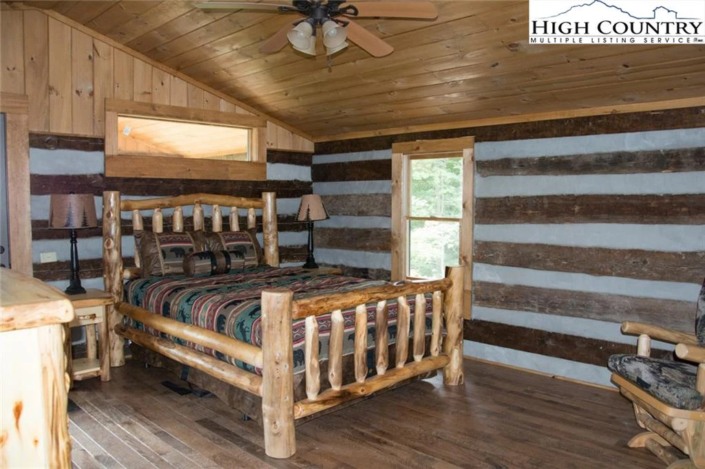 Image number 9 for the current listing