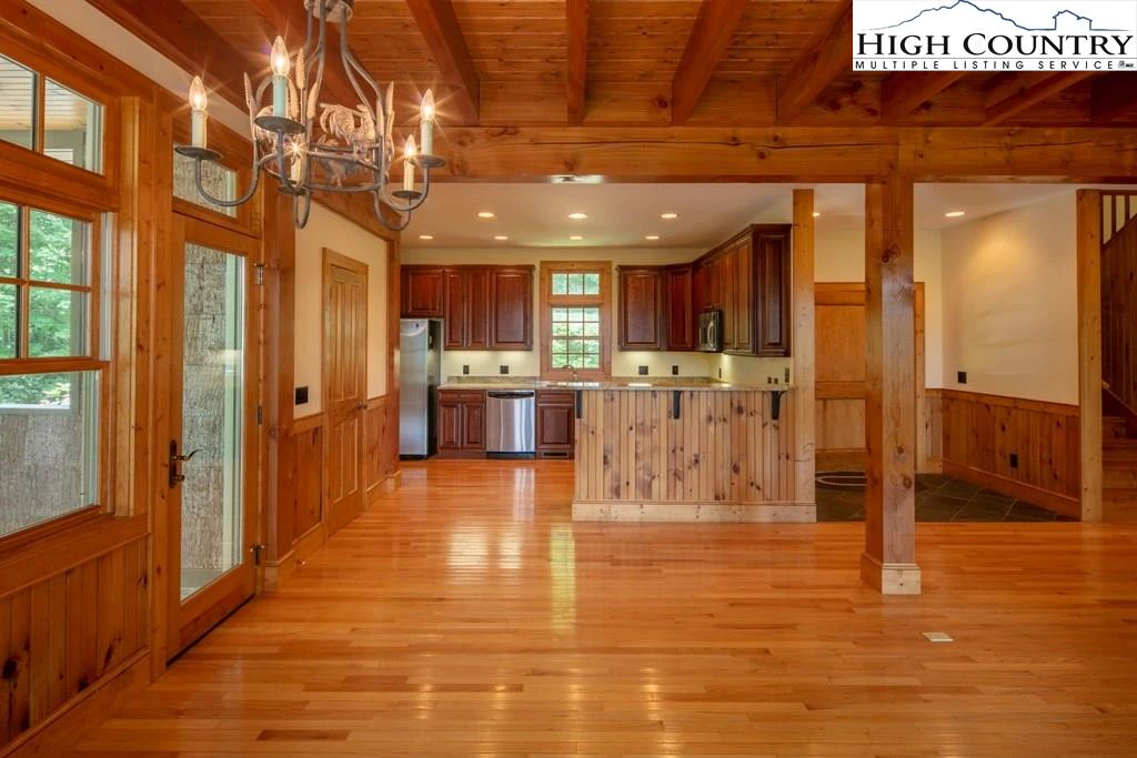 Image number 47 for the current listing