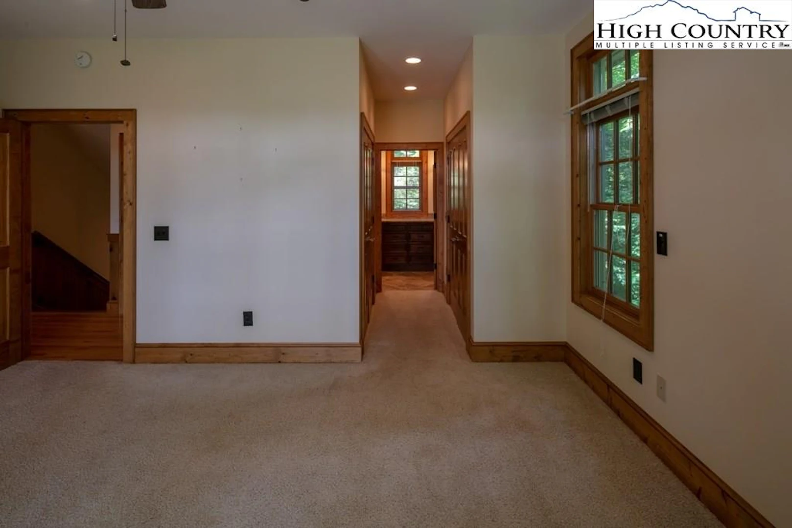 Image number 4 for the current listing