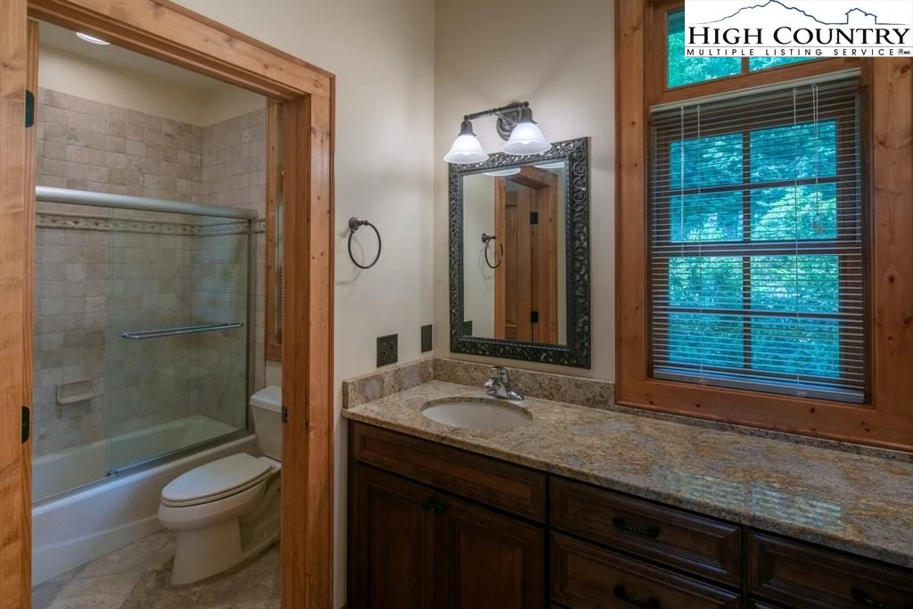 Image number 6 for the current listing