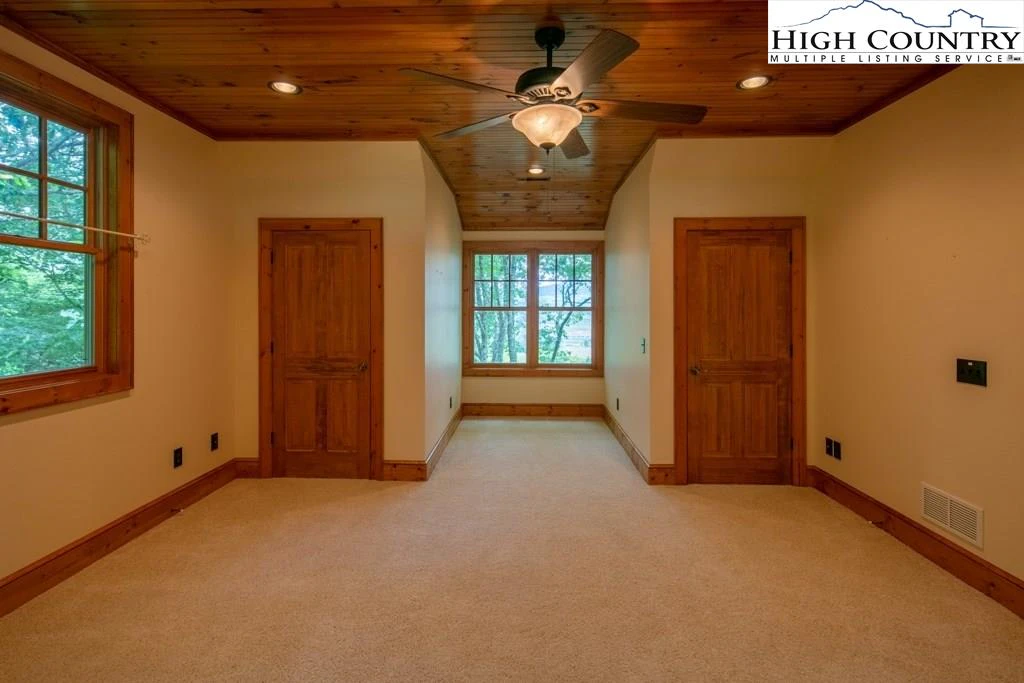 Image number 7 for the current listing