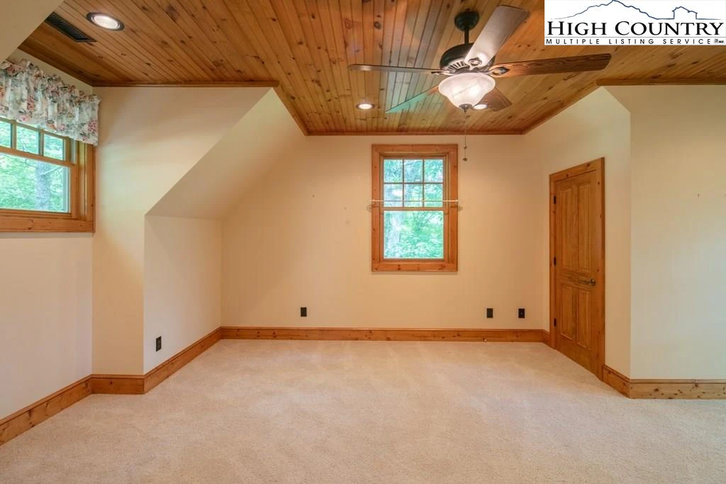Image number 8 for the current listing