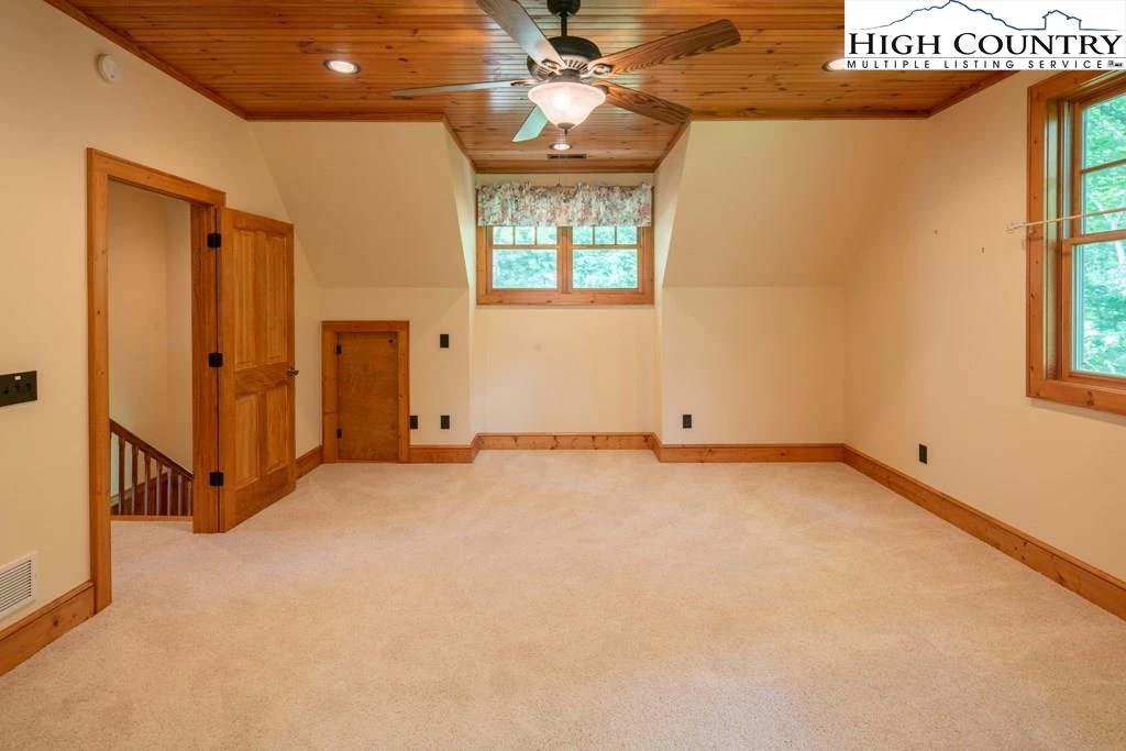 Image number 9 for the current listing