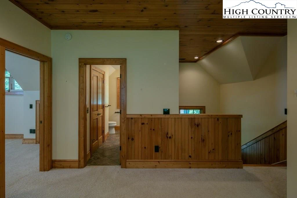 Image number 11 for the current listing