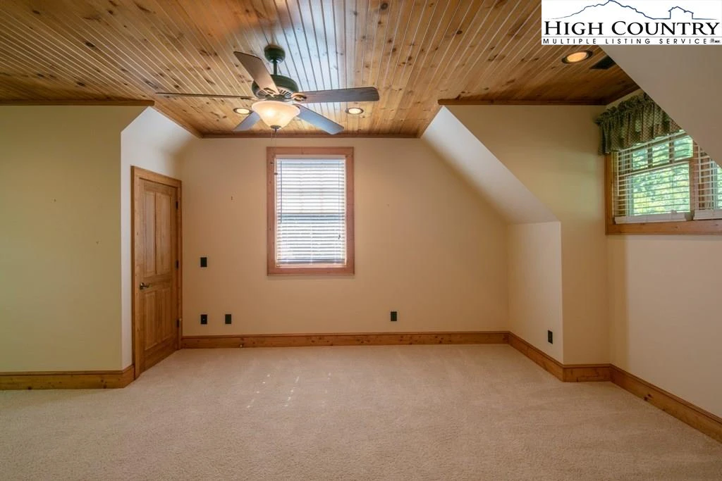 Image number 13 for the current listing