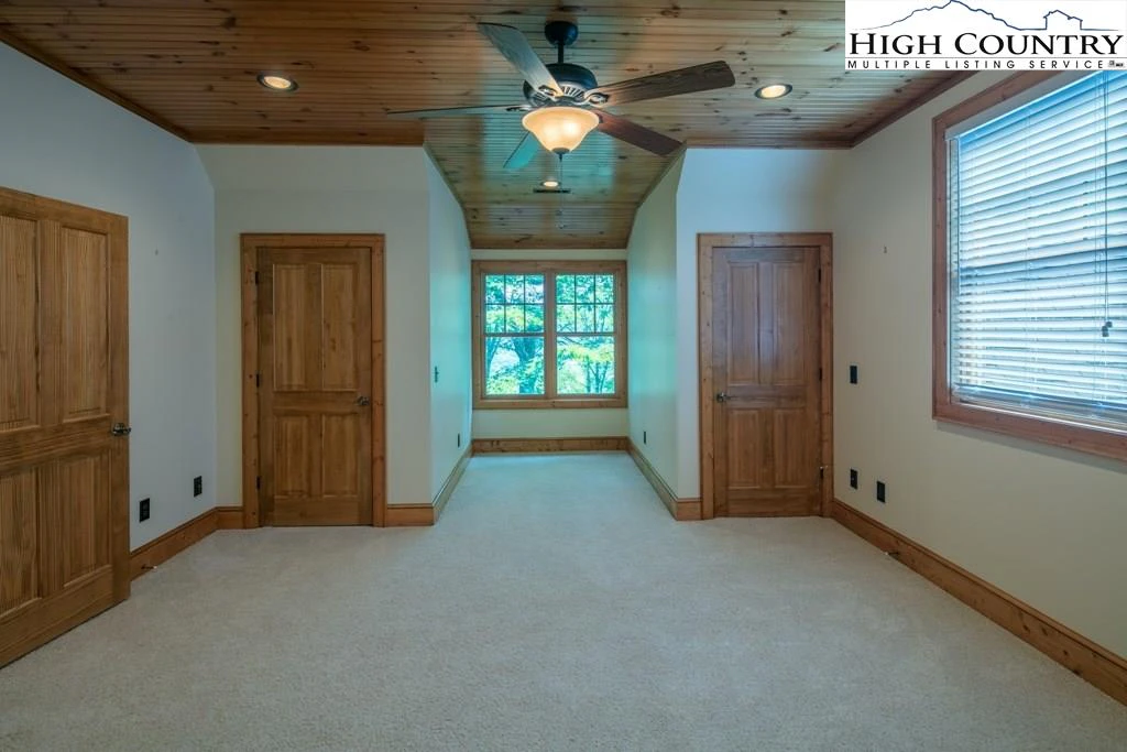 Image number 2 for the current listing