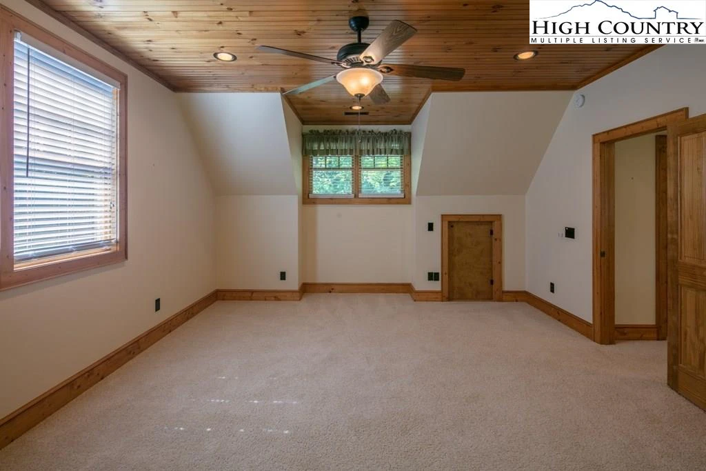 Image number 15 for the current listing