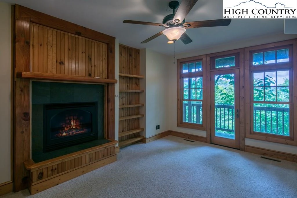 Image number 18 for the current listing