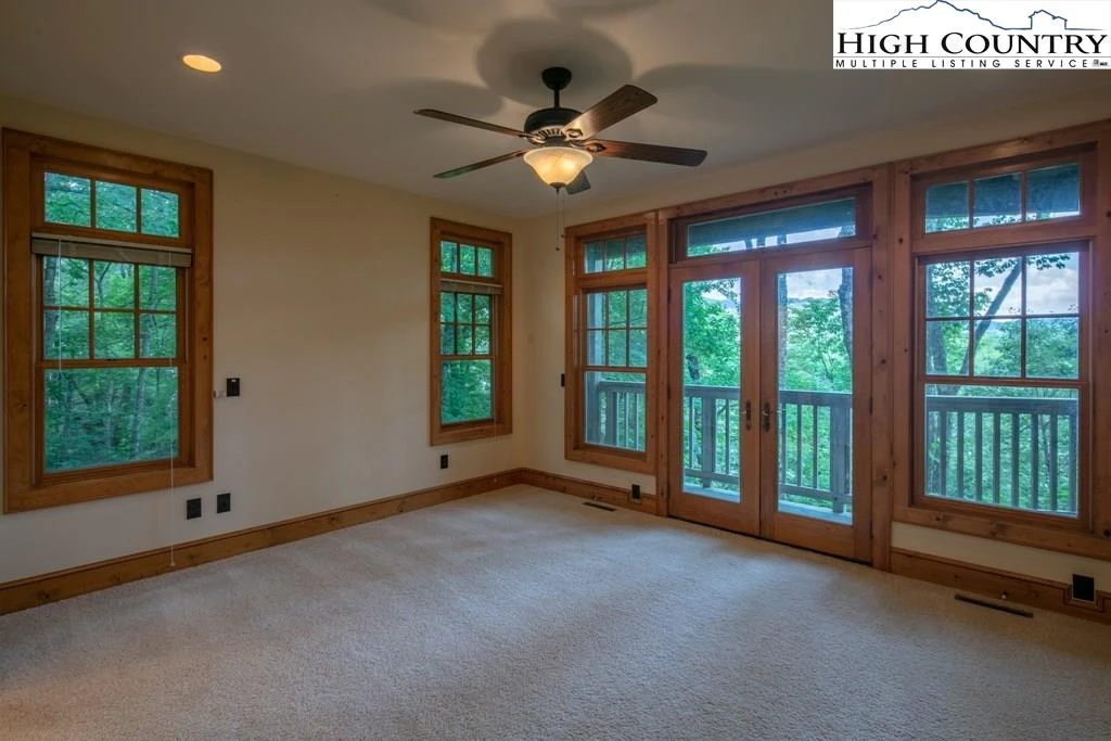 Image number 20 for the current listing