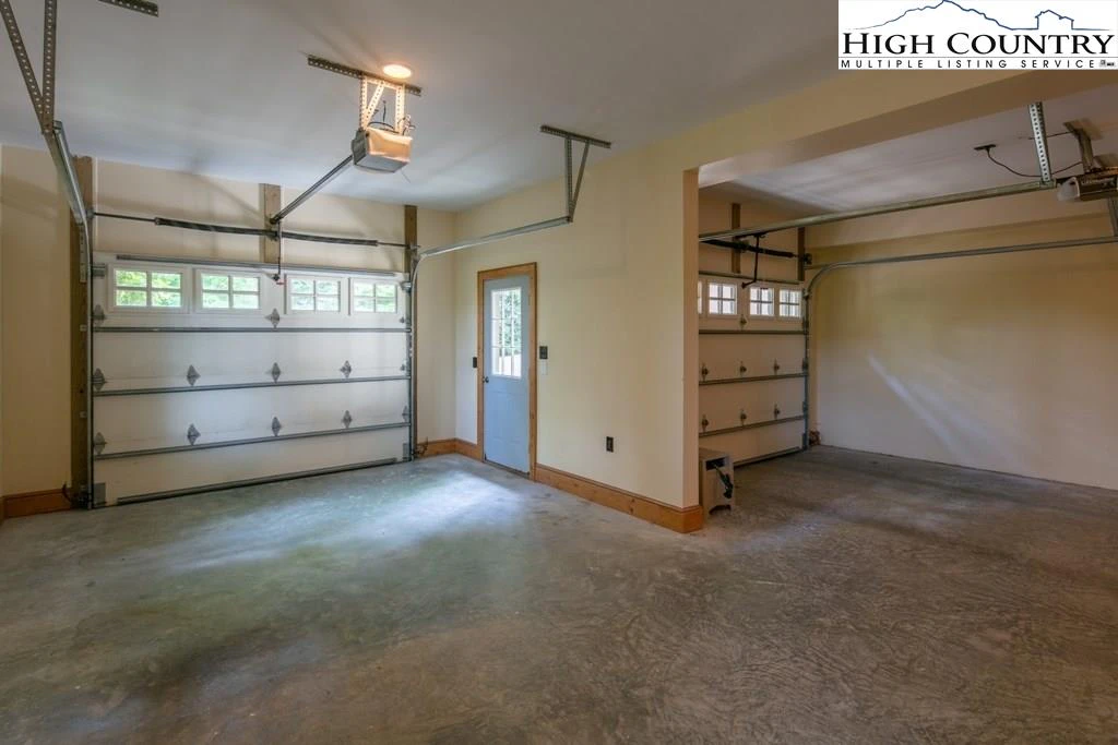 Image number 23 for the current listing