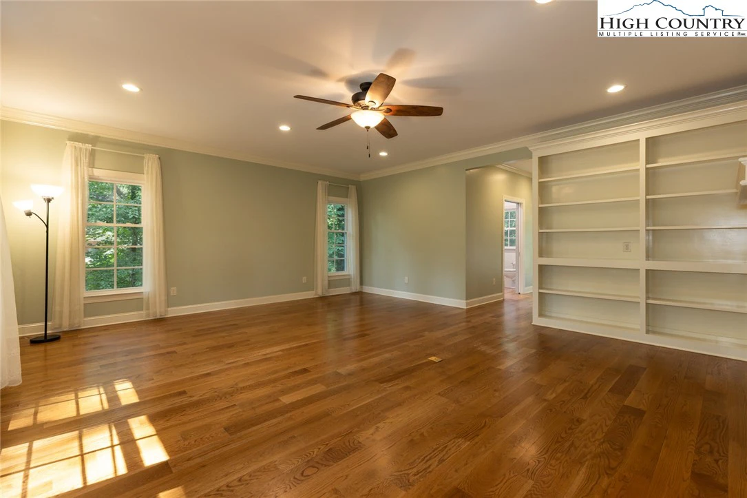 Image number 5 for the current listing