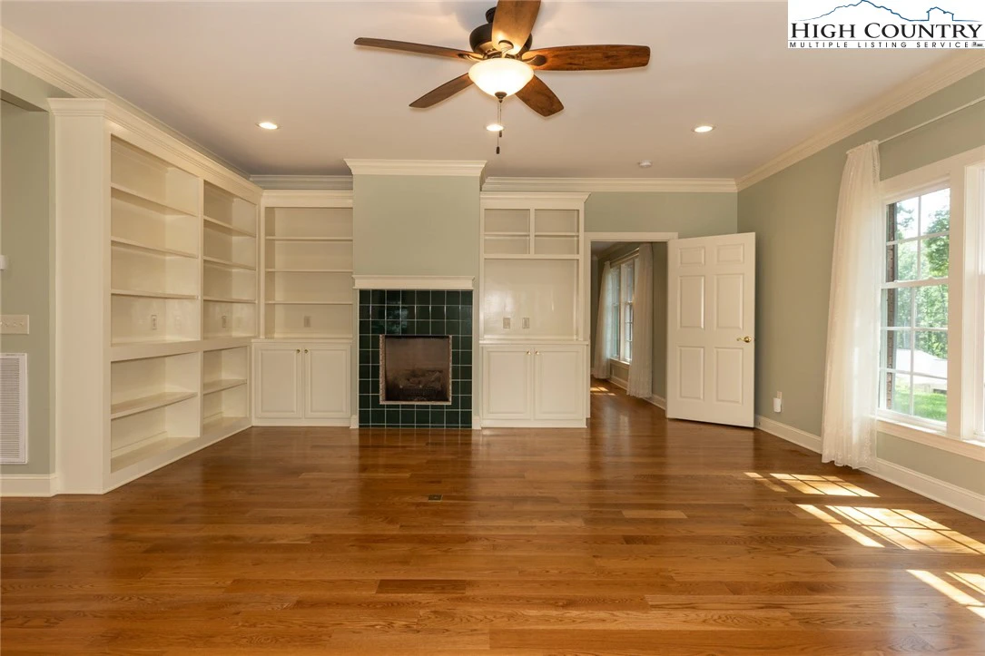 Image number 6 for the current listing