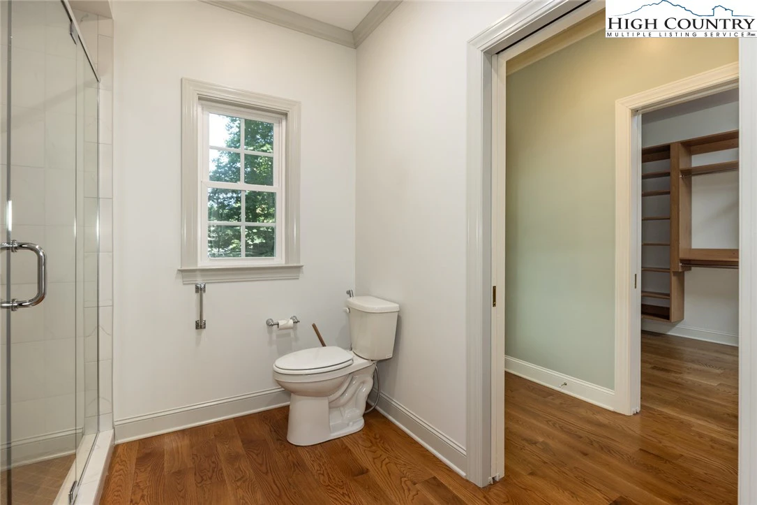 Image number 8 for the current listing